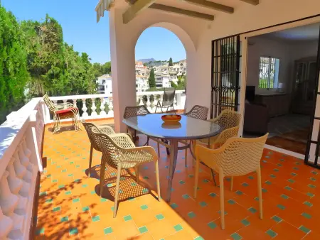 Villa 140 m² piscine privée 8x4m, clim, vue montagne : photo 4