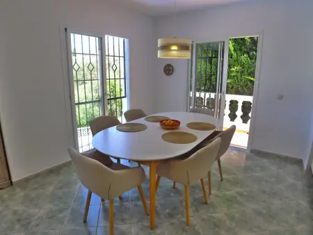 Villa 140 m² piscine privée 8x4m, clim, vue montagne : photo 12