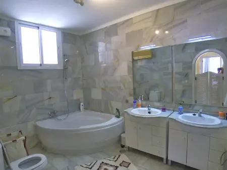 Villa 140 m² piscine privée 8x4m, clim, vue montagne : photo 33