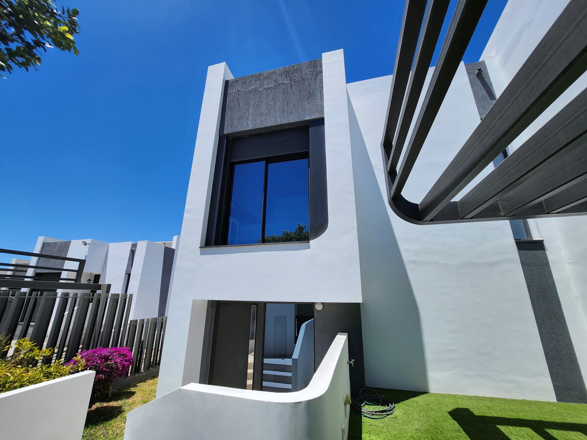 Maison moderne 152 m² vue montagne, piscine privée - Photo 2