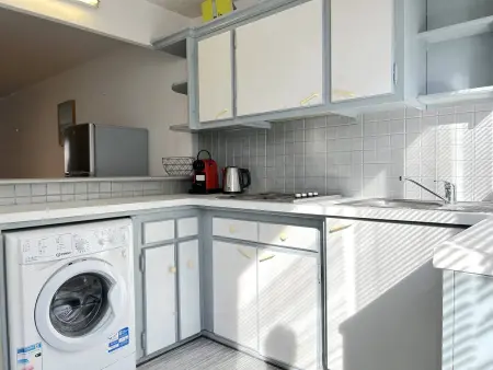 T2 cabine climatisé centre-ville Le Lavandou, 6 pers. : photo 6