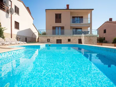 Villa Nicole : 10 personnes, piscine et vue mer à Banjole : photo 1