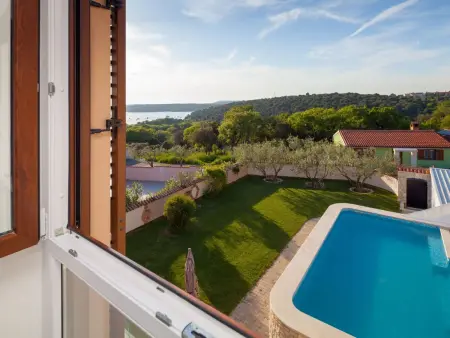 Villa Nicole : 10 personnes, piscine et vue mer à Banjole : photo 4
