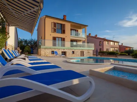 Villa Nicole : 10 personnes, piscine et vue mer à Banjole : photo 51
