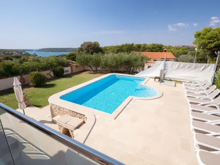 Villa Nicole : 10 personnes, piscine et vue mer à Banjole : photo 52
