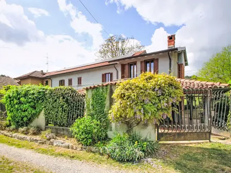 Cascina Paciotti, maison rustique à Vergiate : photo 1