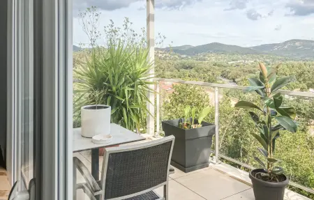 Appartement Grimaud, vue Château, balcon, proche plage : photo 1