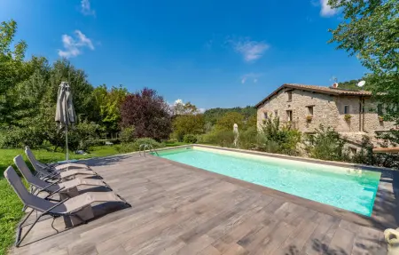 Maison en pierre 11 personnes, piscine et jacuzzi en Ombrie : photo 1