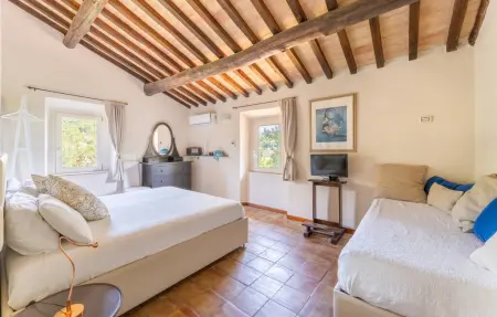 Maison en pierre 11 personnes, piscine et jacuzzi en Ombrie : photo 25