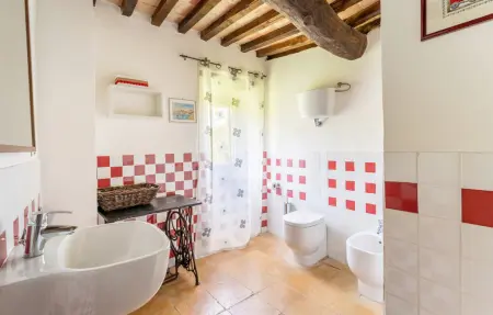 Maison en pierre 11 personnes, piscine et jacuzzi en Ombrie : photo 37