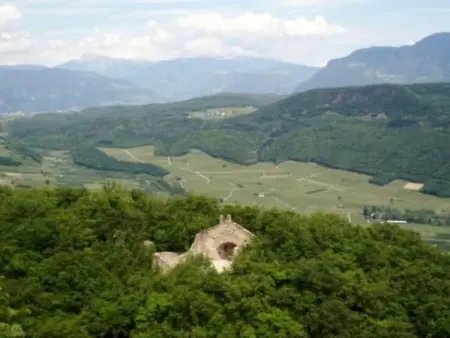 Appartement Golden à Kaltern, vue montagne et terrasse : photo 11