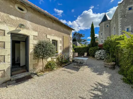 Gîte au pied d'un château XVe-XVIe à Sazilly : photo 1