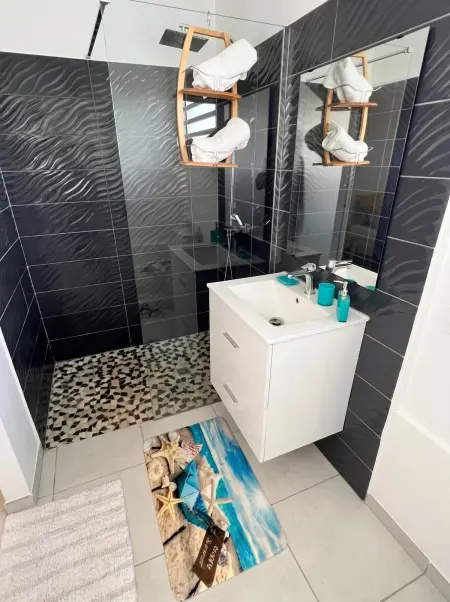 Bungalow avec piscine privée et vue mer à Sainte-Luce : photo 10
