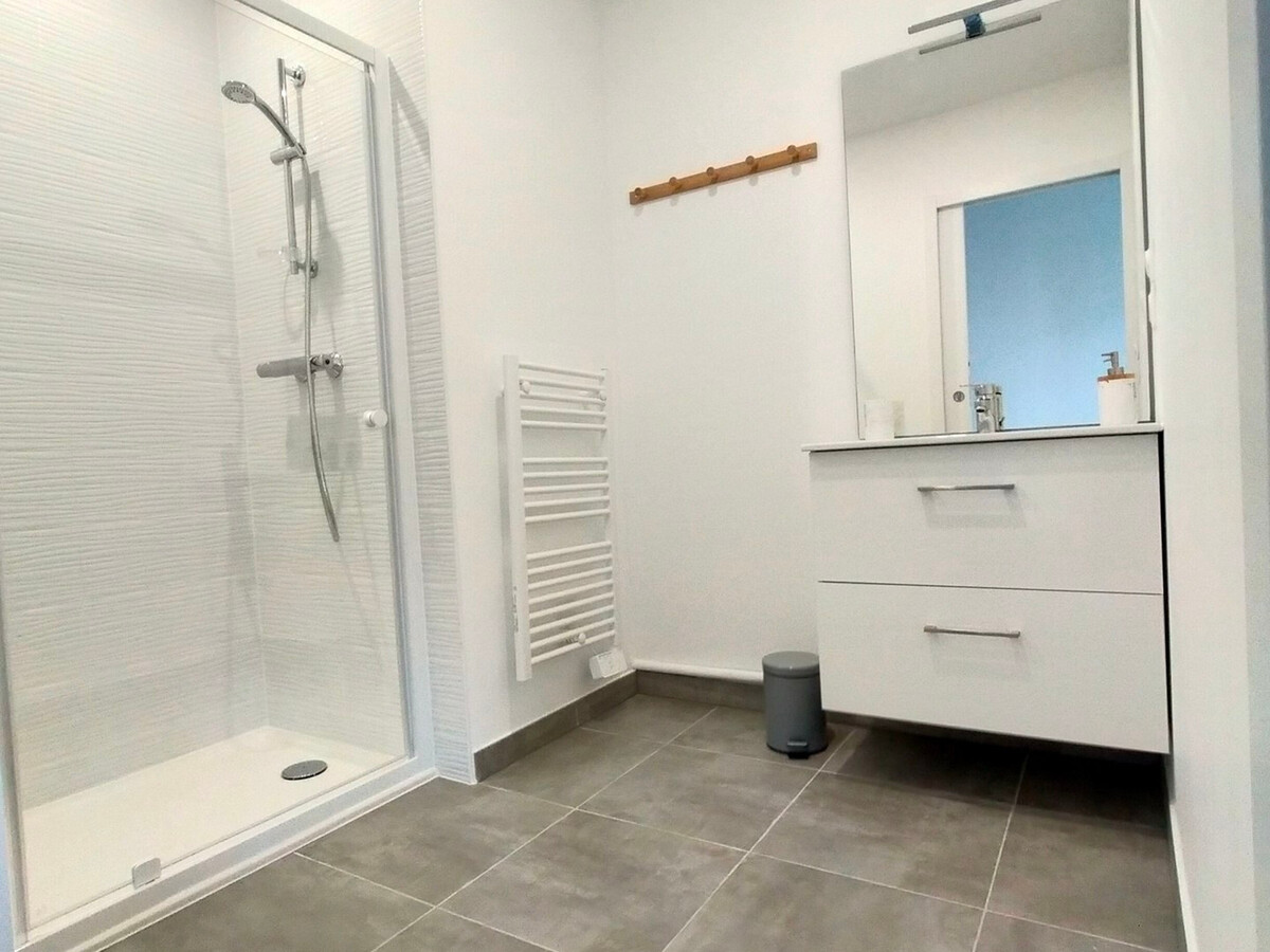 Appartement neuf avec terrasse au Palais - Photo 11