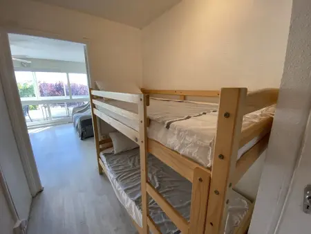 Studio climatisé avec loggia au Grau-du-Roi, parking : photo 5
