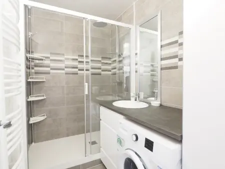 Appartement 3 pièces climatisé près de la plage : photo 9
