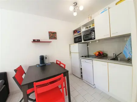 P2 cabine climatisé, parking et piscine à La Grande-Motte : photo 6