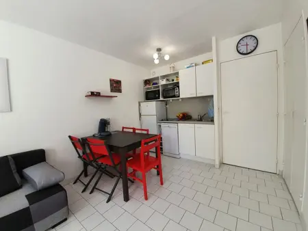 P2 cabine climatisé, parking et piscine à La Grande-Motte : photo 7
