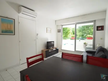 P2 cabine climatisé, parking et piscine à La Grande-Motte : photo 8