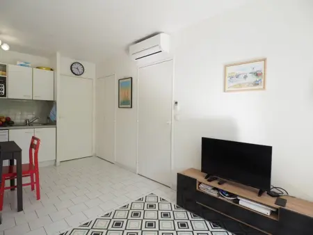 P2 cabine climatisé, parking et piscine à La Grande-Motte : photo 9