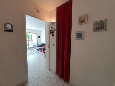 P2 cabine climatisé, parking et piscine à La Grande-Motte : photo 11
