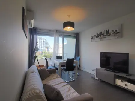 2 pièces rénové, terrasse Sud-Ouest, parking - La Grande-Motte : photo 1
