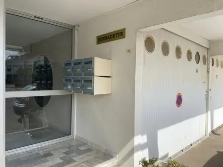 Studio cabine climatisé, terrasse port – Le Grau-du-Roi : photo 8