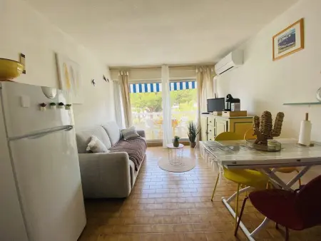 Studio cabine climatisé, terrasse port – Le Grau-du-Roi : photo 9