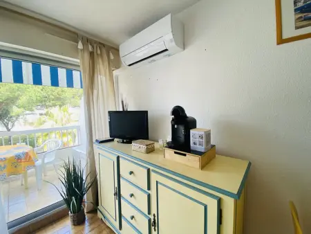 Studio cabine climatisé, terrasse port – Le Grau-du-Roi : photo 11