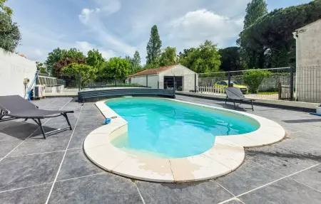 Location maison à Le Château d'Oléron, Charmante maison avec piscine