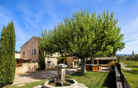 Bastide provençale avec piscine privée à Villes sur Auzon : photo 10