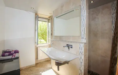 Bastide provençale avec piscine privée à Villes sur Auzon : photo 23