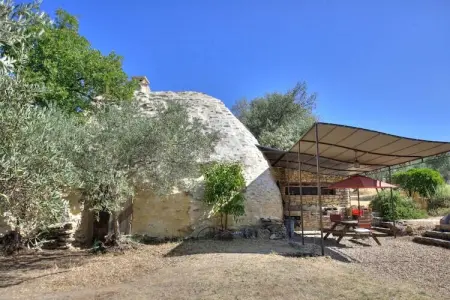 Location maison à Gordes, Authentique retraite provençale avec piscine