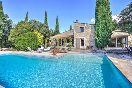Location appartement à Gordes, Élégante villa en pierre près de Gordes