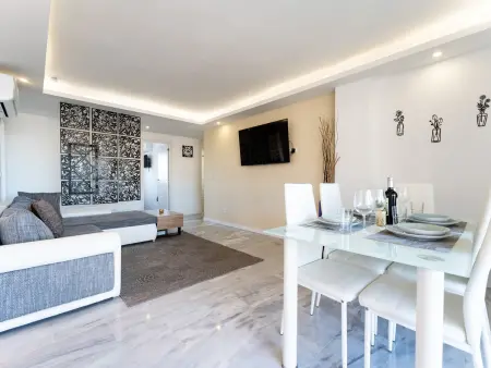 Duplex Torrequebrada avec terrasse jacuzzi à Benalmádena : photo 10