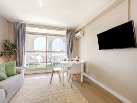 Appartement rénové face à la plage, piscine - 2 pers. : photo 12