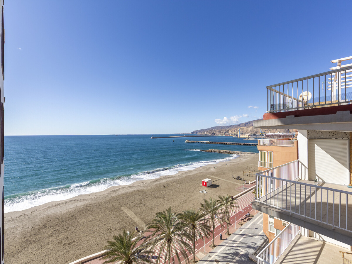 Appartement 2 chambres avec terrasse vue mer à Almería - Photo 3