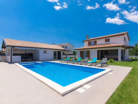 Villa Alba Rossa - 6 personnes, piscine privée à Medulin : photo 1