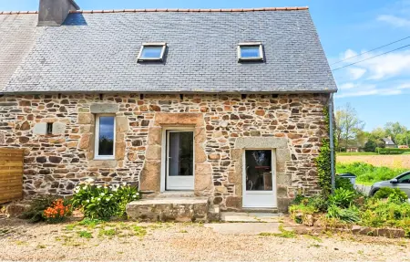 Maison rénovée avec jardin spacieux à Rospez : photo 1