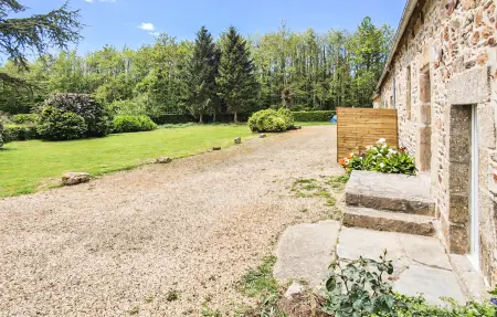 Maison rénovée avec jardin spacieux à Rospez : photo 2