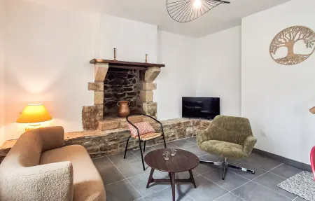 Maison rénovée avec jardin spacieux à Rospez : photo 3