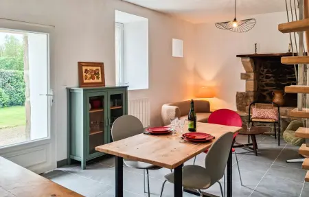 Maison rénovée avec jardin spacieux à Rospez : photo 5