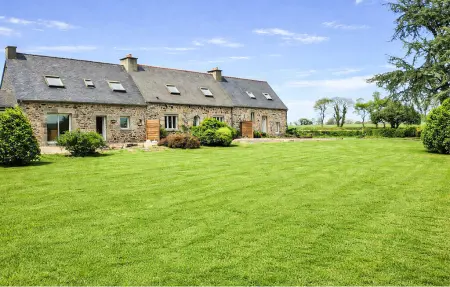 Maison rénovée avec jardin spacieux à Rospez : photo 10