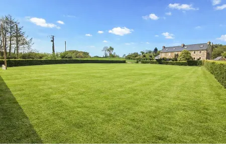 Maison rénovée avec jardin spacieux à Rospez : photo 13