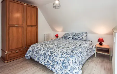 Maison rénovée avec jardin spacieux à Rospez : photo 15