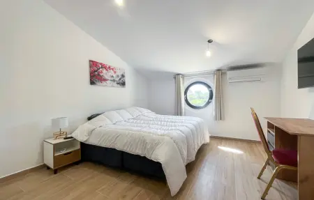 Maison 7 chambres avec piscine et terrain de pétanque à Grans : photo 5