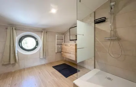 Maison 7 chambres avec piscine et terrain de pétanque à Grans : photo 6