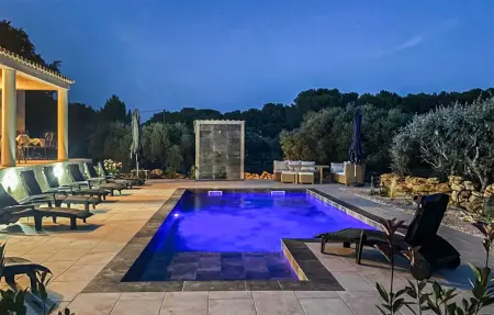 Maison 7 chambres avec piscine et terrain de pétanque à Grans : photo 8