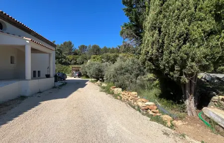 Maison 7 chambres avec piscine et terrain de pétanque à Grans : photo 9