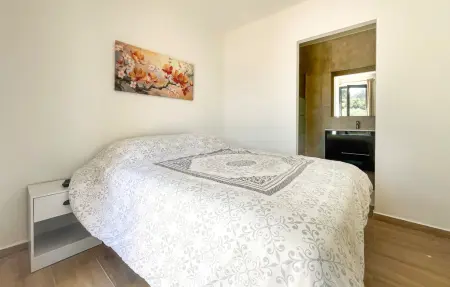 Maison 7 chambres avec piscine et terrain de pétanque à Grans : photo 15
